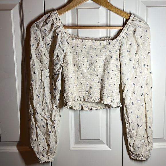 Arizona Jean Co. Small. White flowery Blouse - Picture 2 of 3